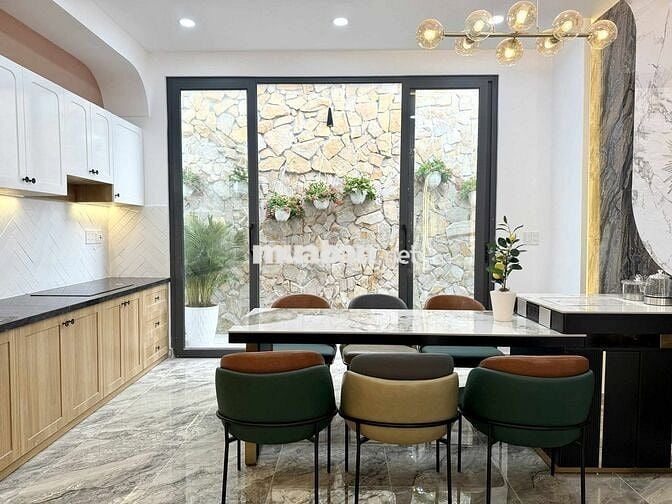 Nhỉnh 10 tỷ HXH Phạm Văn Đồng 3 tầng 4PN gara oto nội thất cao cấp