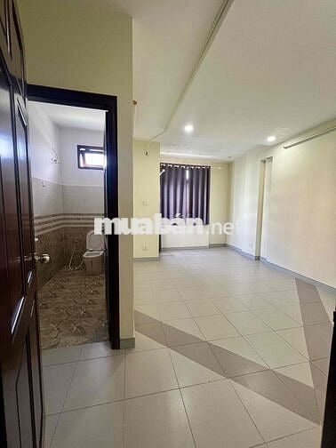 Nhà Sạch Sẻ DT 5x15 1Trệt 2Lầu 7Pn 4Wc Sân Rộng Đậu Xe Ngã Tư Ga Q12