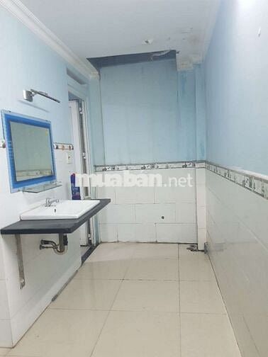 Cho thuê nhà mặt tiền đường lớn dt 4×35 cón3pn,2wc