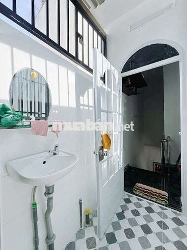 KHU DÂN CƯ HIỆN HỮU - NHÀ 2 TẦNG 2PN - HẺM RỘNG 4M - ĐOÀN VĂN BƠ Q4