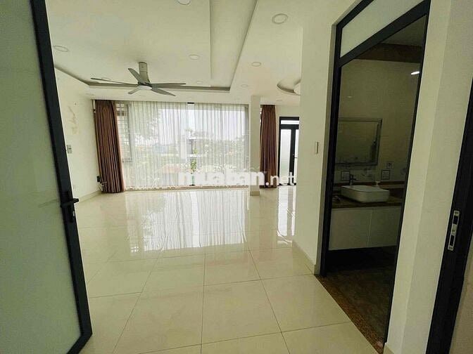 Cần cho thuê Căn Biệt Thự 4 tầng khu Bên sông trống sẵn,gần Gigamaill