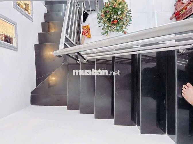 KHU DÂN CƯ HIỆN HỮU - NHÀ 2 TẦNG 2PN - HẺM RỘNG 4M - ĐOÀN VĂN BƠ Q4