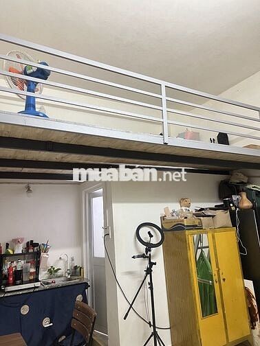 Phòng 35m2 , có gác cao  ngay ngã 4 cộng hoà với hoàng hoa thám ,m