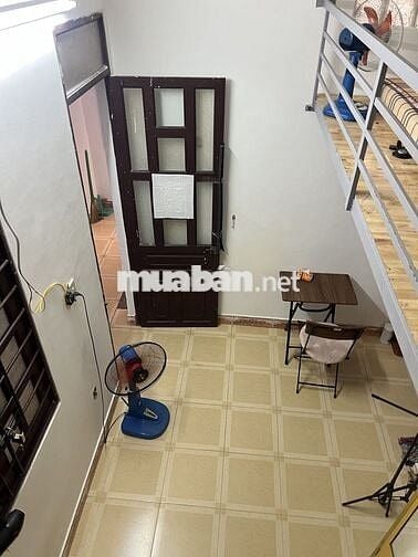 Phòng 35m2 , có gác cao  ngay ngã 4 cộng hoà với hoàng hoa thám ,m