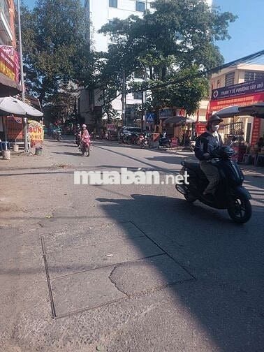 Quang Tiến 43 m2 - 4 tầng- nội thất đẹp - ôtô đỗ cổng - 7,5 tỷ.