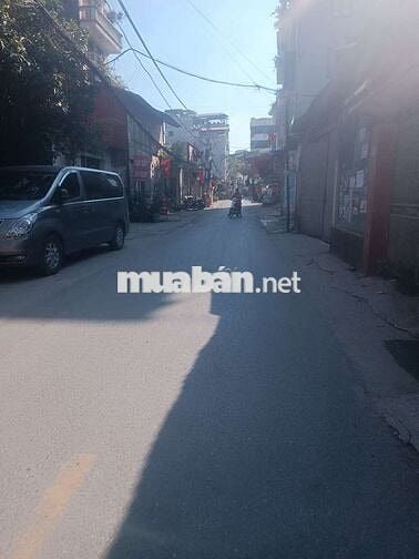 Quang Tiến 43 m2 - 4 tầng- nội thất đẹp - ôtô đỗ cổng - 7,5 tỷ.