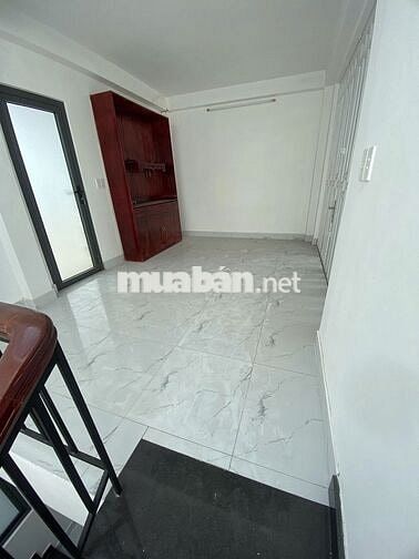 6PN, 5WC. Nhà 3 lầu MT Trân Minh Quyền -3/2, Q10. DT: 4x12m. Giá 20tr