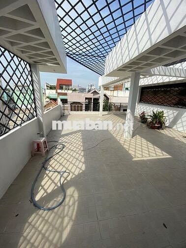 6PN, 5WC. Nhà 3 lầu MT Trân Minh Quyền -3/2, Q10. DT: 4x12m. Giá 20tr