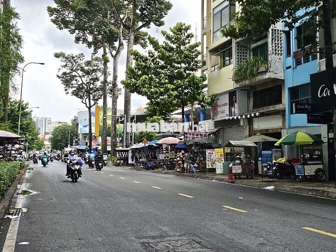 KINH ĐÔ THỜI TRANG - NGUYỄN TRÃI - 7X20 - 5 TẦNG - 70 TRIỆU