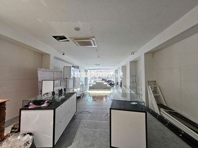 KINH ĐÔ THỜI TRANG - NGUYỄN TRÃI - 7X20 - 5 TẦNG - 70 TRIỆU