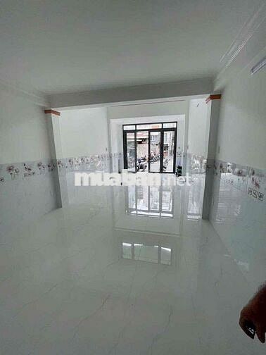 Nhà Mới Ngay Khu Vip Cư Xá Bình Thới , DT: 4,5 x20m, 2lầu