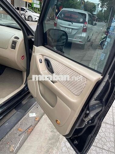 Ford Escape 2004 2.3L XLS - 99 km