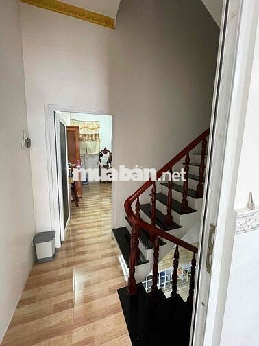 Nhà 2 lầu 4 phòng có nội thất gần Cv Lưu Hữu Phước (thuận tiện kd)