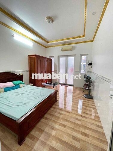 Nhà 2 lầu 4 phòng có nội thất gần Cv Lưu Hữu Phước (thuận tiện kd)