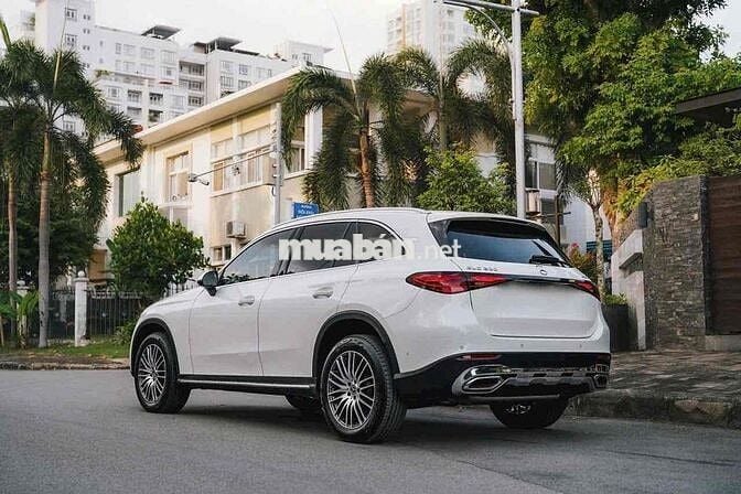 🔺𝐌𝐄𝐑𝐂𝐄𝐃𝐄𝐒-𝐁𝐄𝐍𝐙 GLC200 4MATIC SẢN XUẤT 2023 LƯỚT