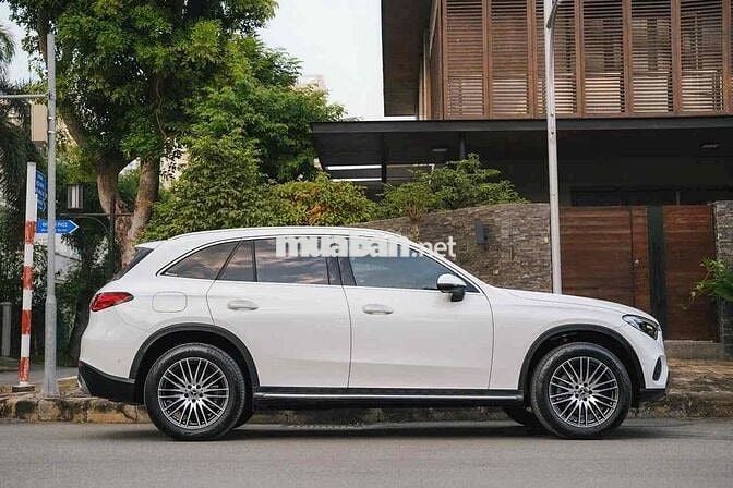🔺𝐌𝐄𝐑𝐂𝐄𝐃𝐄𝐒-𝐁𝐄𝐍𝐙 GLC200 4MATIC SẢN XUẤT 2023 LƯỚT