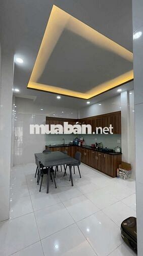 Nguyên căn mới đẹp hẻm lớn sát mt