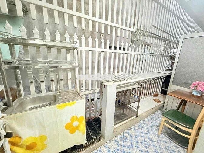 CĂN HỘ BAN CÔNG TRẦN HƯNG ĐẠO LẦU 1- CÓ CỬA SỔ