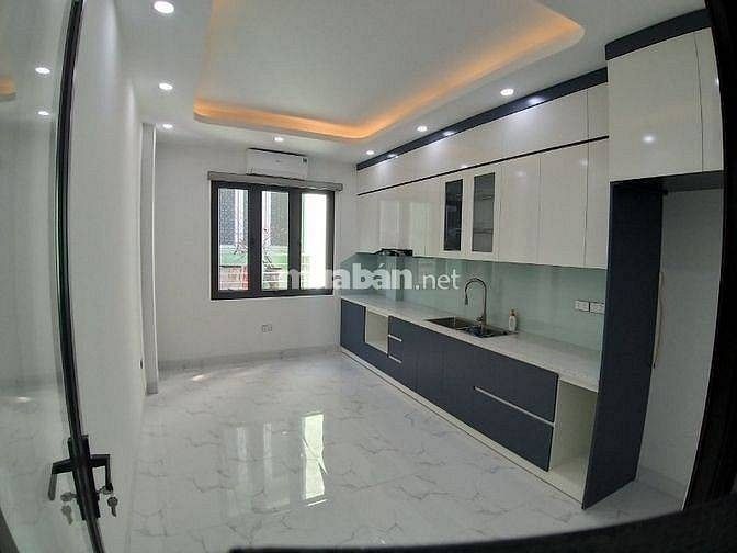 Bán Nhà Phân Lô Ngõ Hoàng Quốc Việt Ô Tô Vào Nhà Có Thang Máy 18 tỷ 