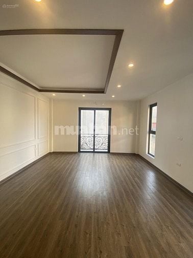 Bán Nhà Phân Lô Ngõ Hoàng Quốc Việt Ô Tô Vào Nhà Có Thang Máy 18 tỷ 