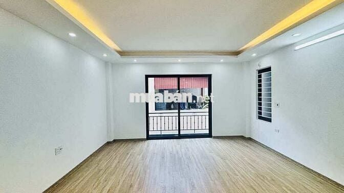 BÁN GẤP NHÀ ĐẸP HOA LÂM - Ô TÔ ĐỖ CỬA , VÀI BƯỚC RA PHỐ .