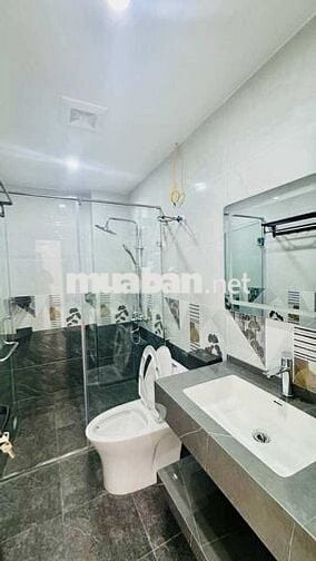 BÁN GẤP NHÀ ĐẸP HOA LÂM - Ô TÔ ĐỖ CỬA , VÀI BƯỚC RA PHỐ .