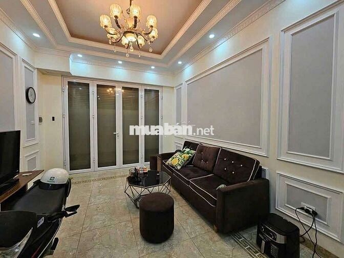 Ngay Aoen - Nguyên Căn 5 Tầng, 3 Ngủ, Full Đồ. - Chỉ 10.5Tr