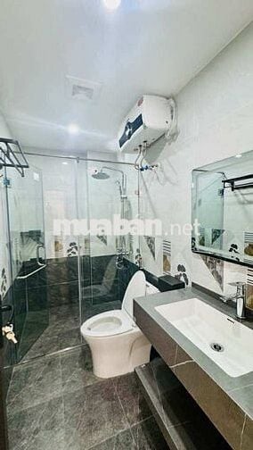 BÁN GẤP NHÀ ĐẸP HOA LÂM - Ô TÔ ĐỖ CỬA , VÀI BƯỚC RA PHỐ .