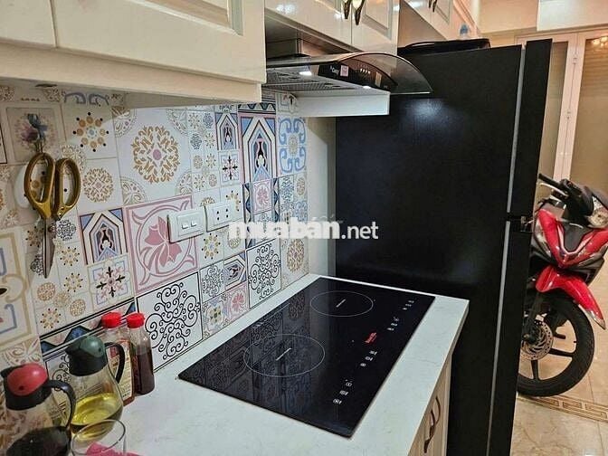 Ngay Aoen - Nguyên Căn 5 Tầng, 3 Ngủ, Full Đồ. - Chỉ 10.5Tr