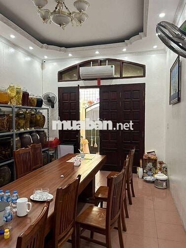 Gia Thụy - Nguyên Căn 100m2 × 4 Tầng - ô tô - 16Tr