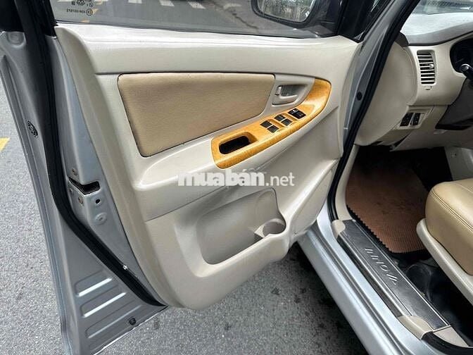 Toyota Innova 2007 J - 325511 km