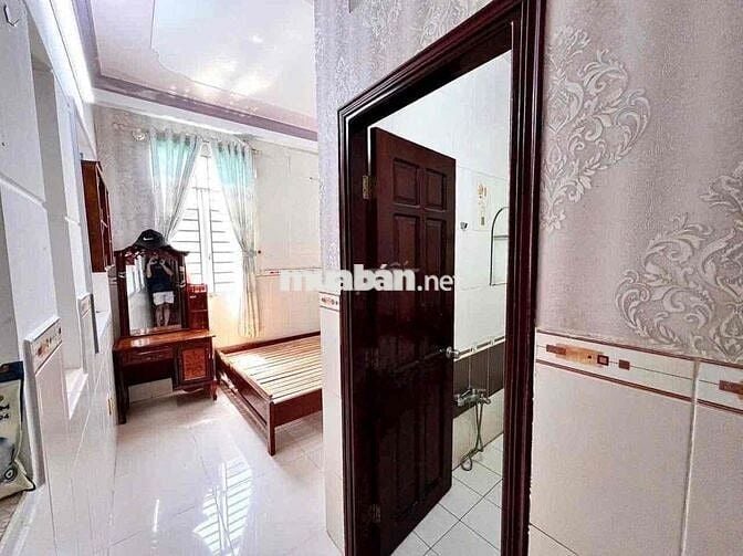 Nhà mặt tiền Trần Phú 3 phòng có nội thất 10tr/tháng