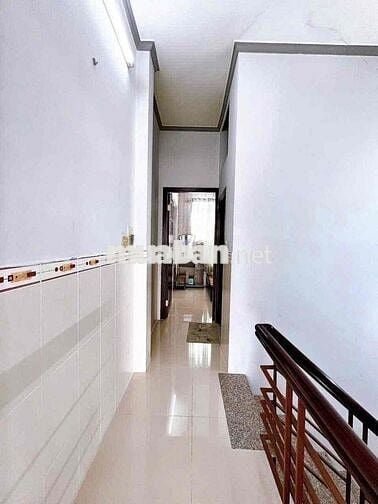 Nhà mặt tiền Trần Phú 3 phòng có nội thất 10tr/tháng