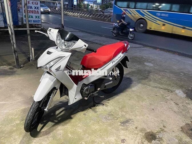 bán future led  mau trang