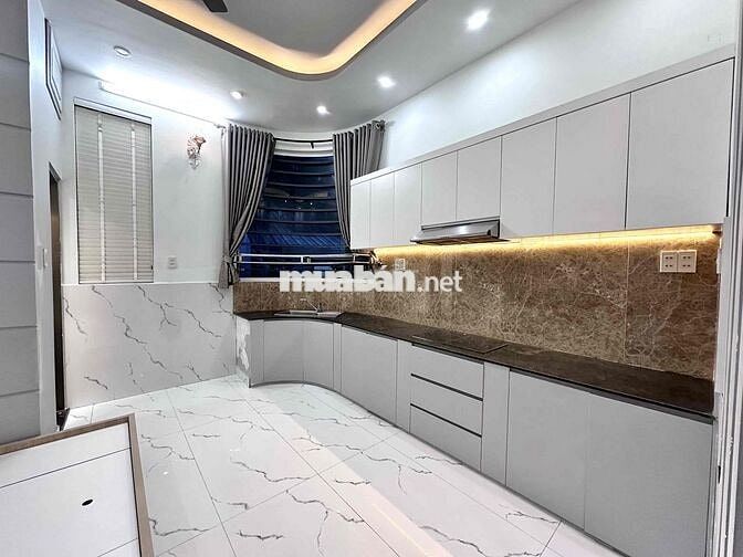 Cách LotteMart 100m, Full NT New, có hút mùi.