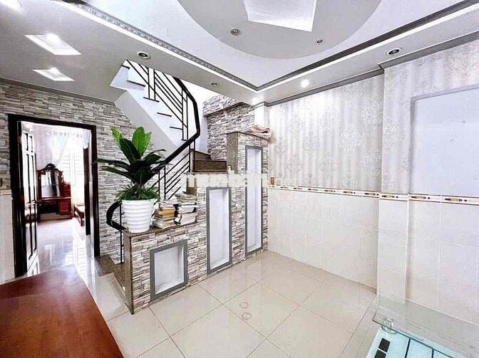 Nhà mặt tiền Trần Phú 3 phòng có nội thất 10tr/tháng