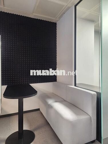 Cho thuê lại văn phòng nội thất mới tinh ở Nguyễn Văn Cừ, Long Biên