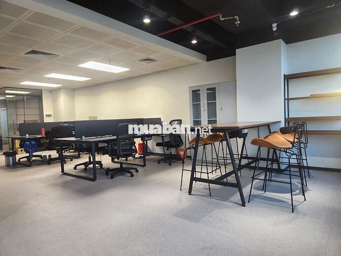 Cho thuê lại văn phòng nội thất mới tinh ở Nguyễn Văn Cừ, Long Biên