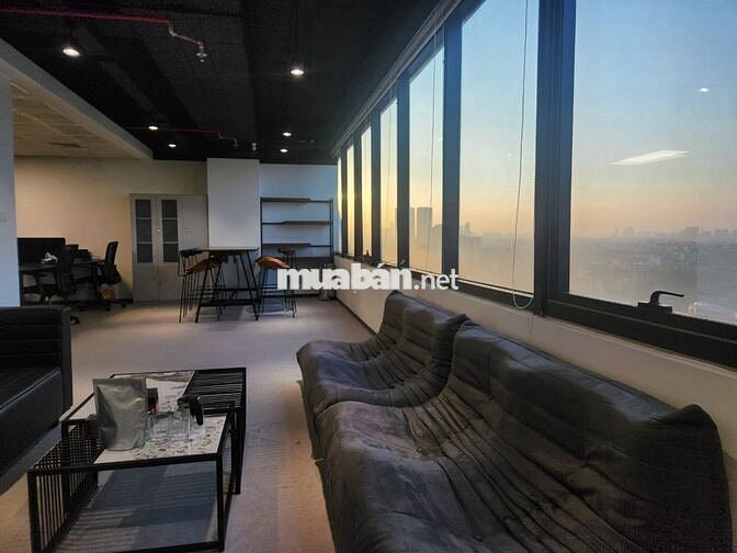 Cho thuê lại văn phòng nội thất mới tinh ở Nguyễn Văn Cừ, Long Biên