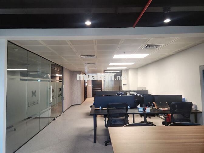 Cho thuê lại văn phòng nội thất mới tinh ở Nguyễn Văn Cừ, Long Biên