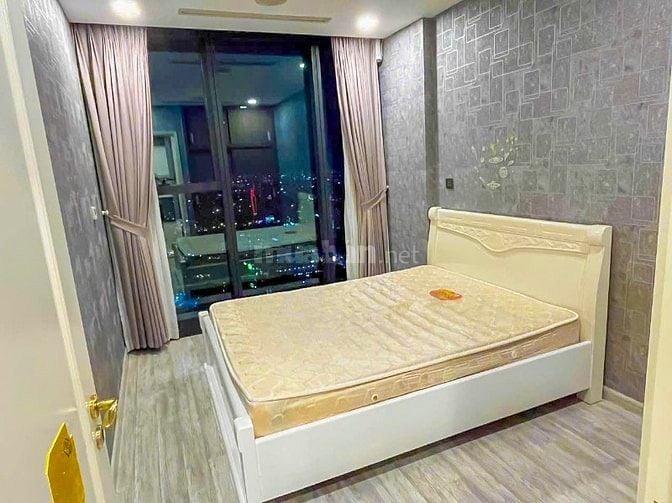 Căn hộ bán tại Vinhomes Golden River Quận 1 gồm 2 phòng ngủ 67m2