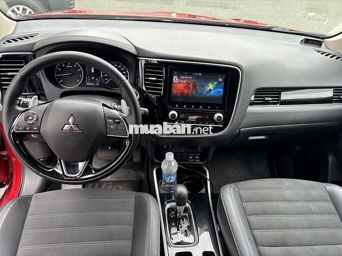 Mitsubishi Outlander Đỏ 7 chỗ