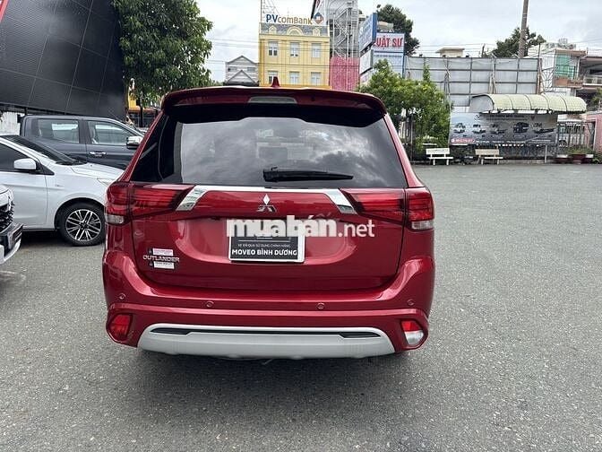 Mitsubishi Outlander Đỏ 7 chỗ