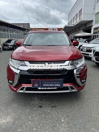 Mitsubishi Outlander Đỏ 7 chỗ
