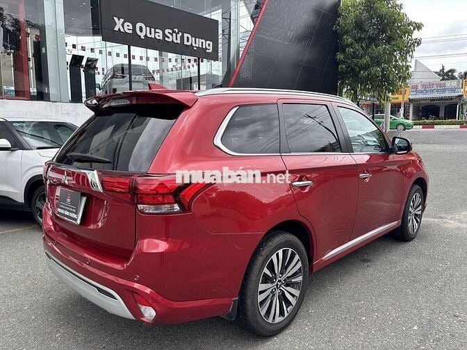 Mitsubishi Outlander Đỏ 7 chỗ