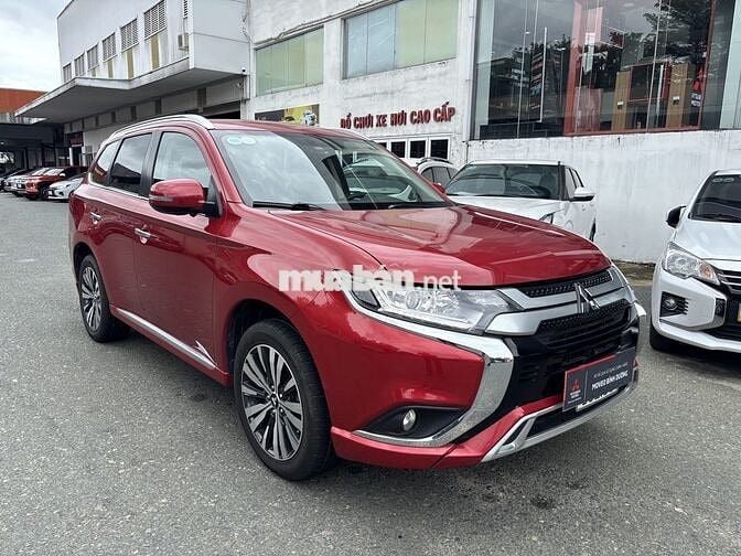 Mitsubishi Outlander Đỏ 7 chỗ