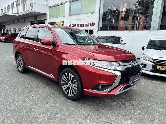 Mitsubishi Outlander Đỏ 7 chỗ