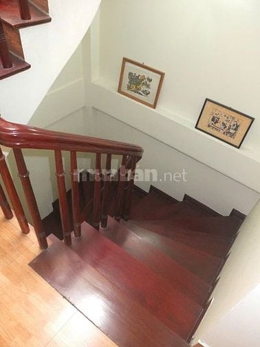 Cho thuê nhà ngõ 26 đỗ quang 95m x4T ô tô đỗ cửa