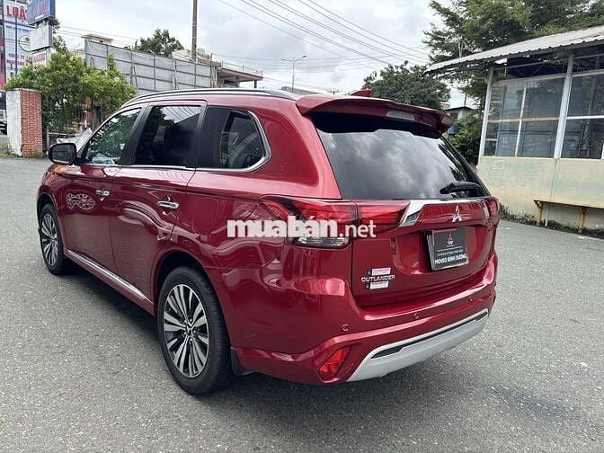 Mitsubishi Outlander Đỏ 7 chỗ