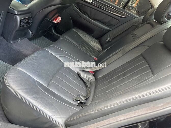 Hyundai Genesis Sedan 3.3L 2012